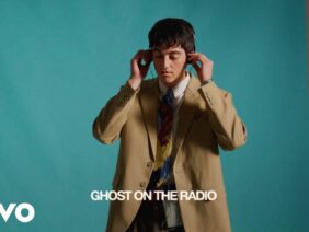 elijah woods – Ghost on the Radio