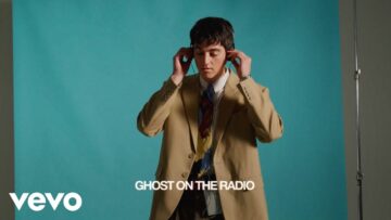 elijah woods – Ghost on the Radio