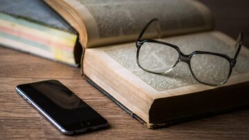 dariuszsankowski-glasses-1052023_640
